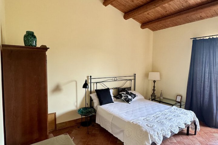 Room 6 of 33