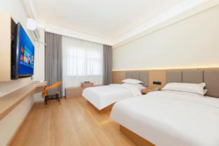 Room 7 of 8