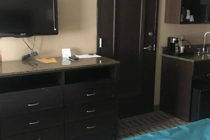 Room 4 of 38