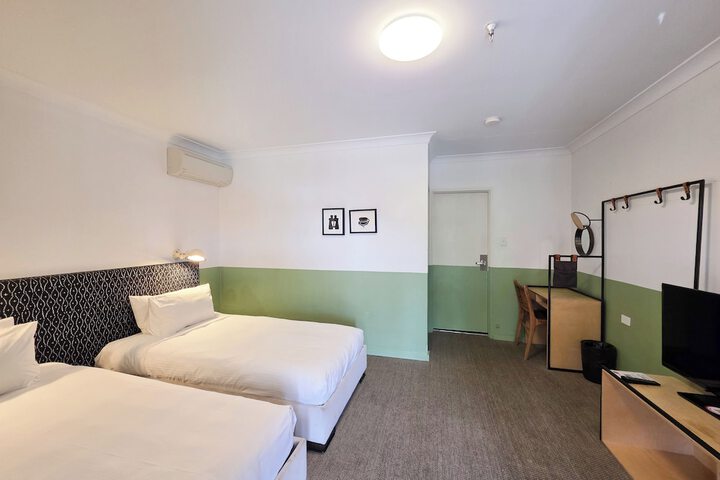 Room 18 of 37