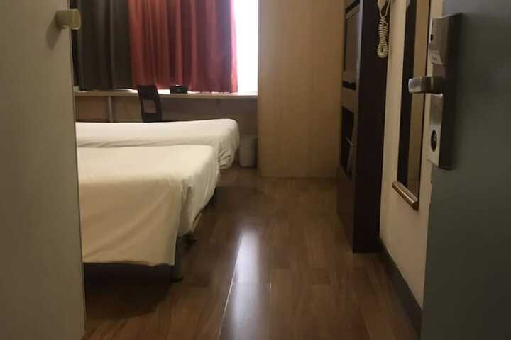 Room 15 of 38