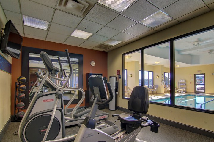 Exercise/lap pool