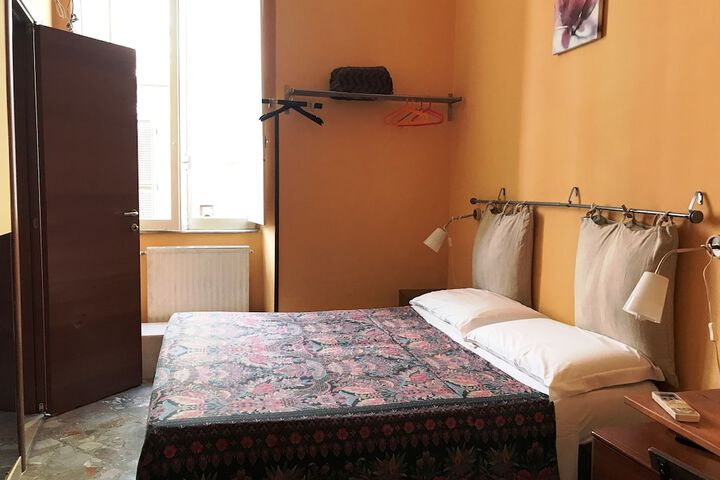 Room 18 of 28