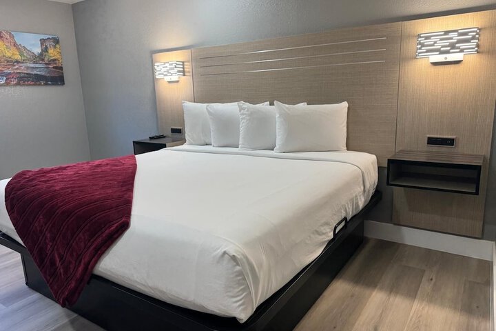 Room 33 of 68
