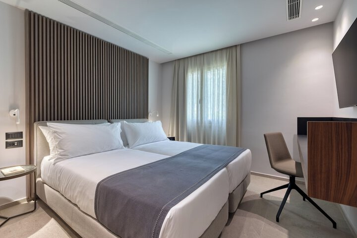 Room 52 of 245