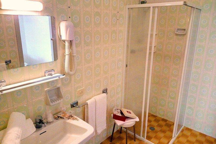 Room 19 of 65