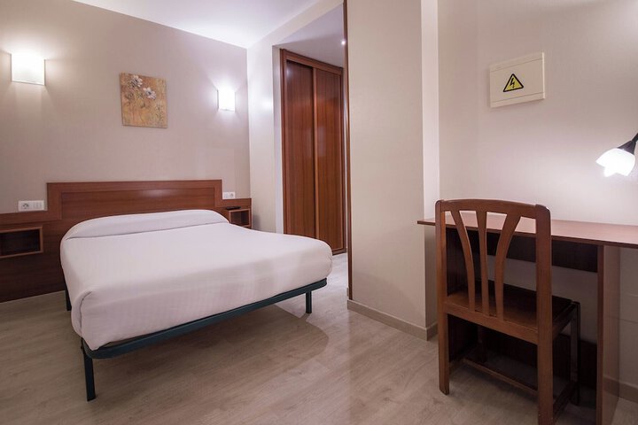 Room 15 of 38