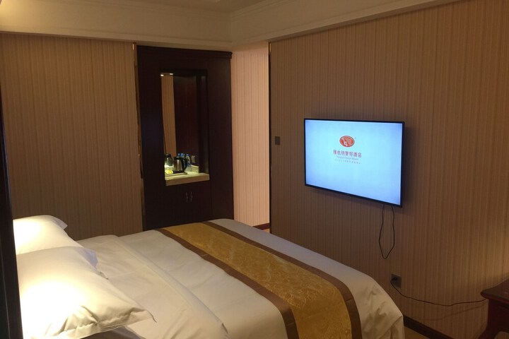 Room 5 of 17
