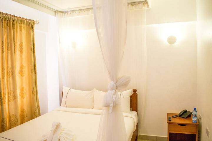 Room 3 of 6