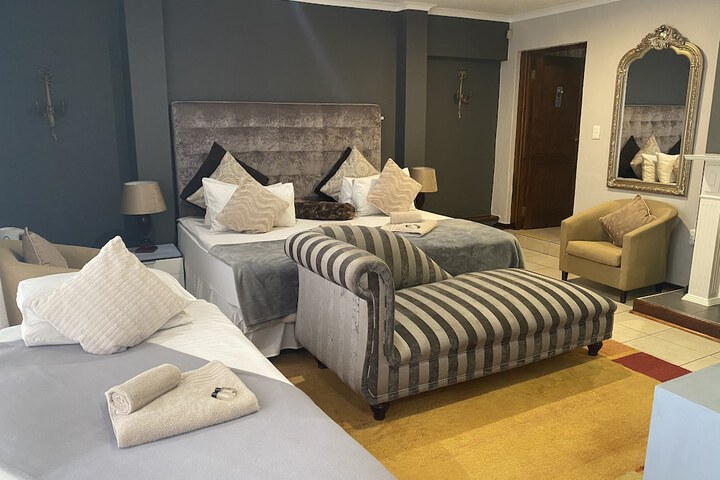 Room 4 of 77