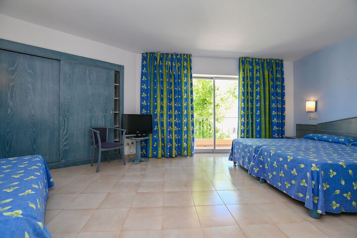 Room 28 of 149