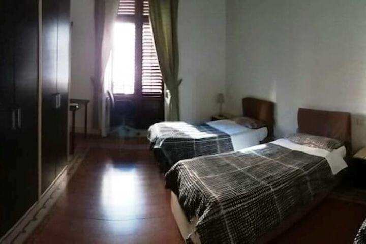 Room 3 of 27