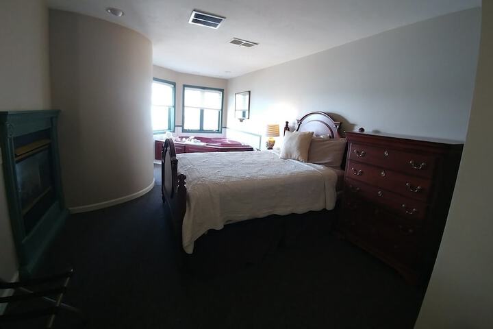 Room 23 of 128