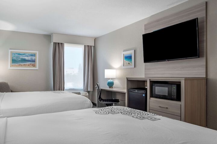 2 Queen Beds (3 of 14)