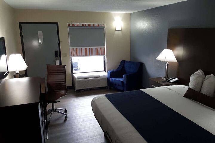 1 King Bed (20 of 21)