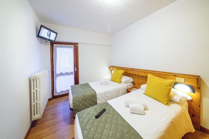 Room 6 of 17