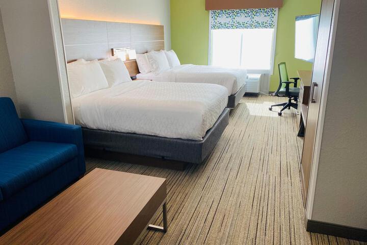 2 Queen Beds (9 of 12)