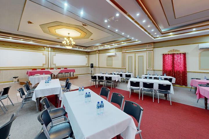 Ballroom/Hall 15 of 17