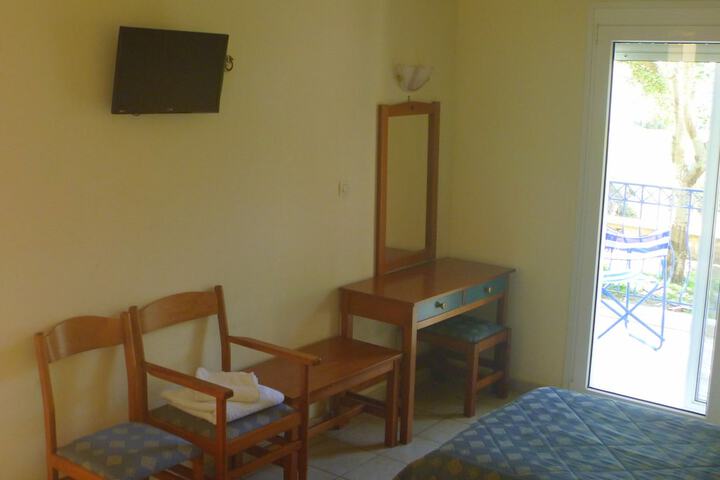 Room 13 of 27