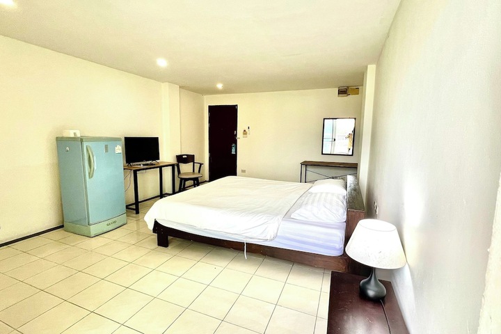Room 15 of 42