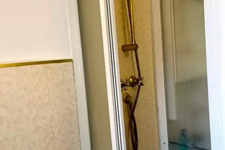 Room 10 of 11
