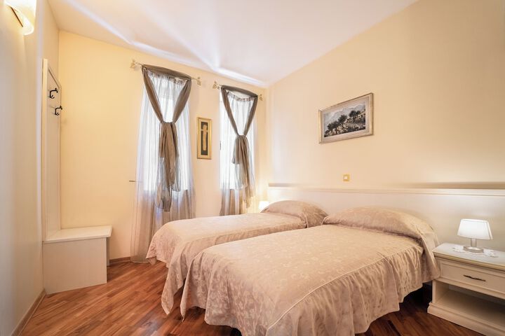 Room 4 of 49