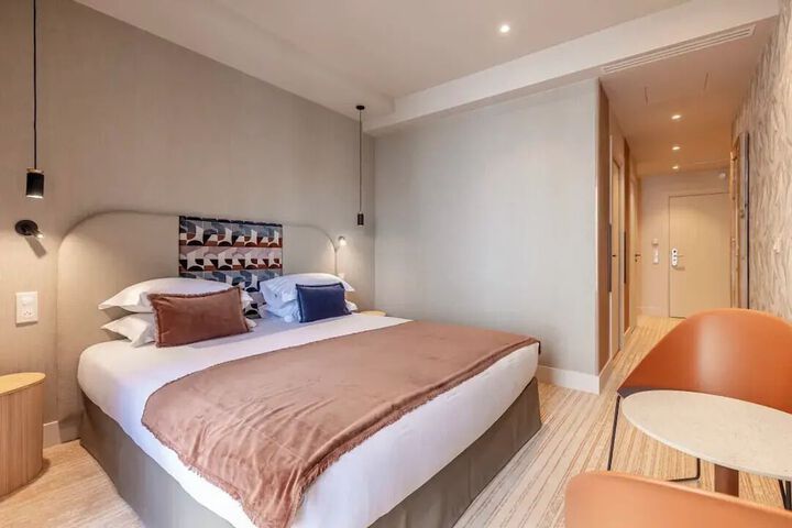 Room 10 of 39