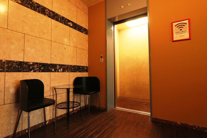 Ballroom/Hall 31 of 35