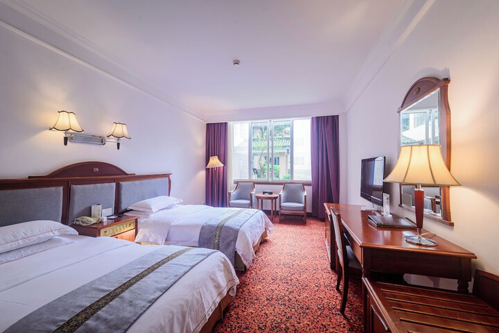 Room 4 of 32