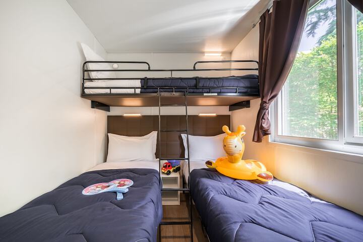 Room 5 of 169