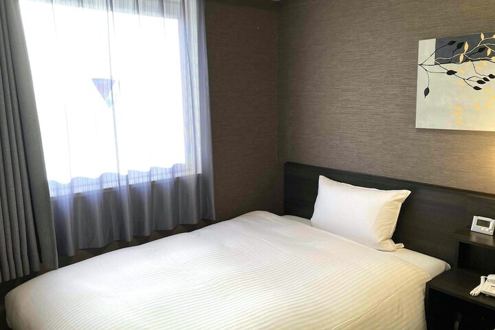 Room 9 of 32