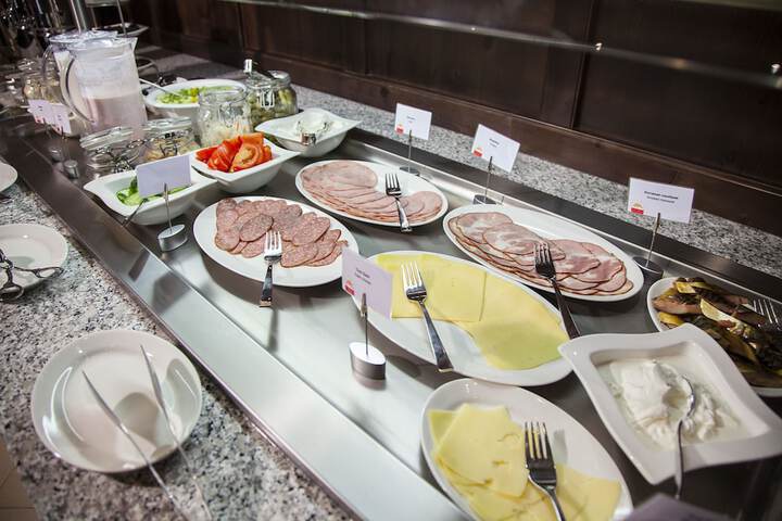 Dining 70 of 137