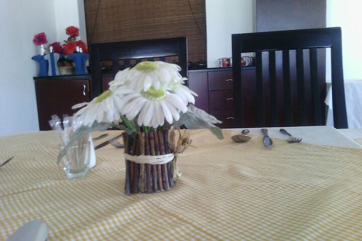 Dining 12 of 17