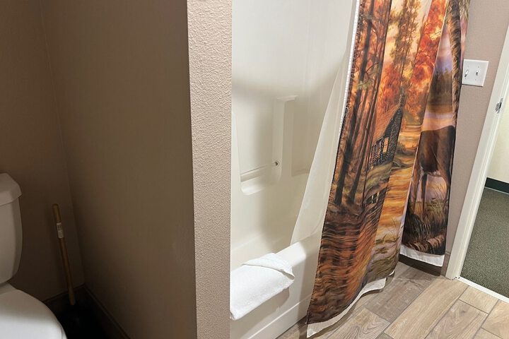 Room 42 of 80
