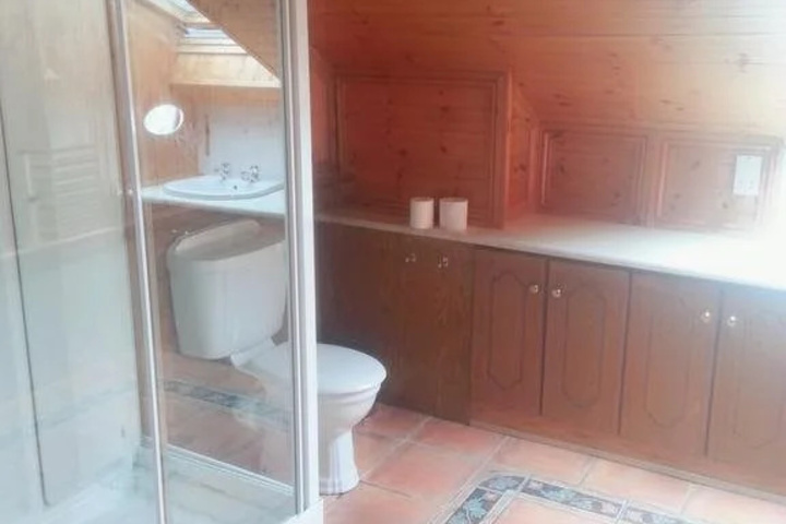 Room 7 of 16