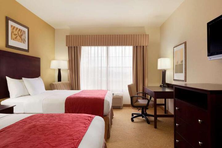 2 Queen Beds (6 of 17)