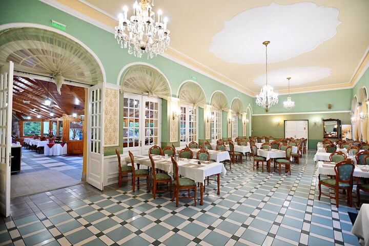 Dining 67 of 102