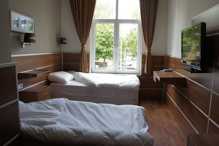 Room 9 of 25
