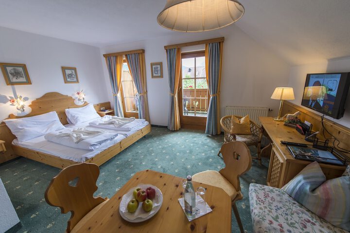 Room 3 of 41