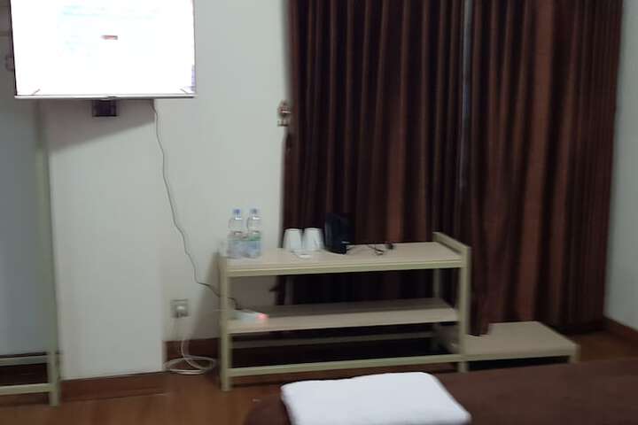 Room 6 of 34