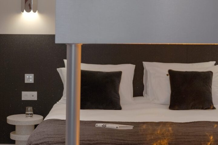 Room 215 of 780