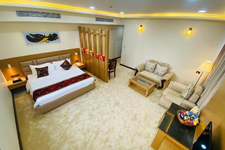 Room 5 of 18