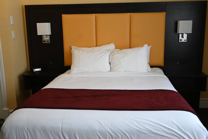 Room 13 of 124