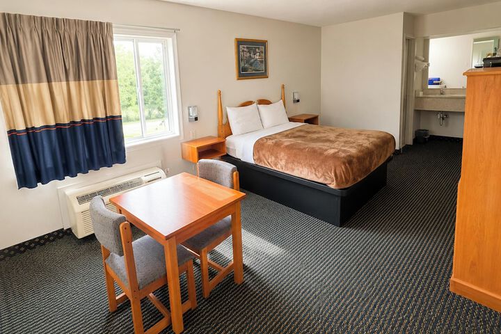 Room 10 of 18