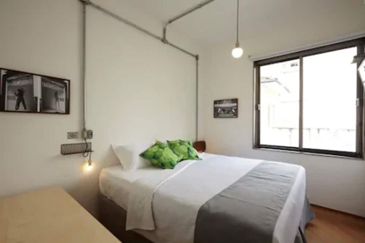 Room 4 of 82