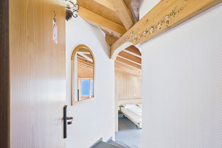 Room 9 of 46