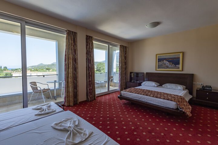 Room 4 of 51