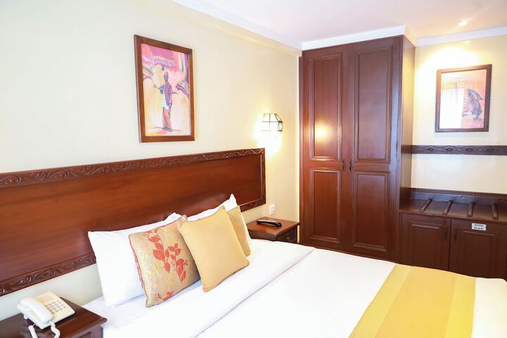 Room 17 of 110