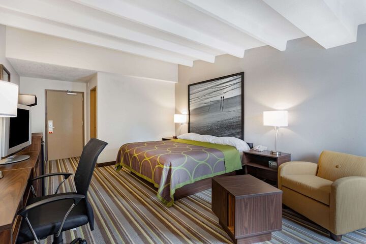 1 King Bed (2 of 3)