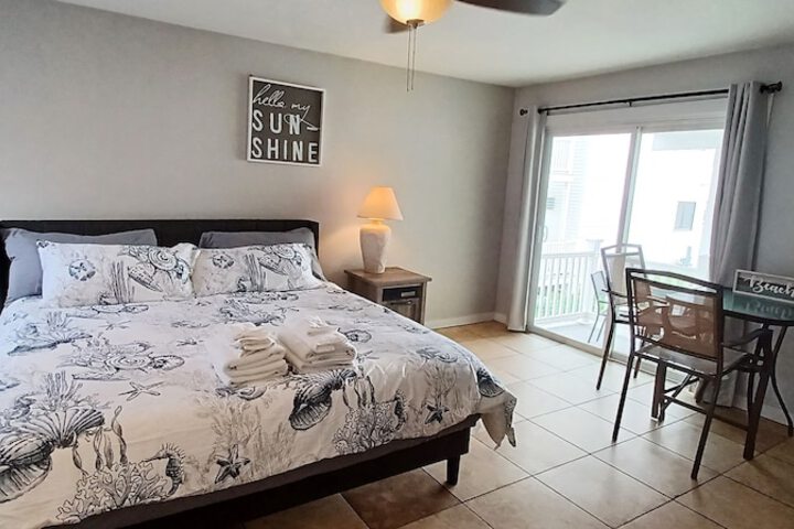 Room 13 of 77